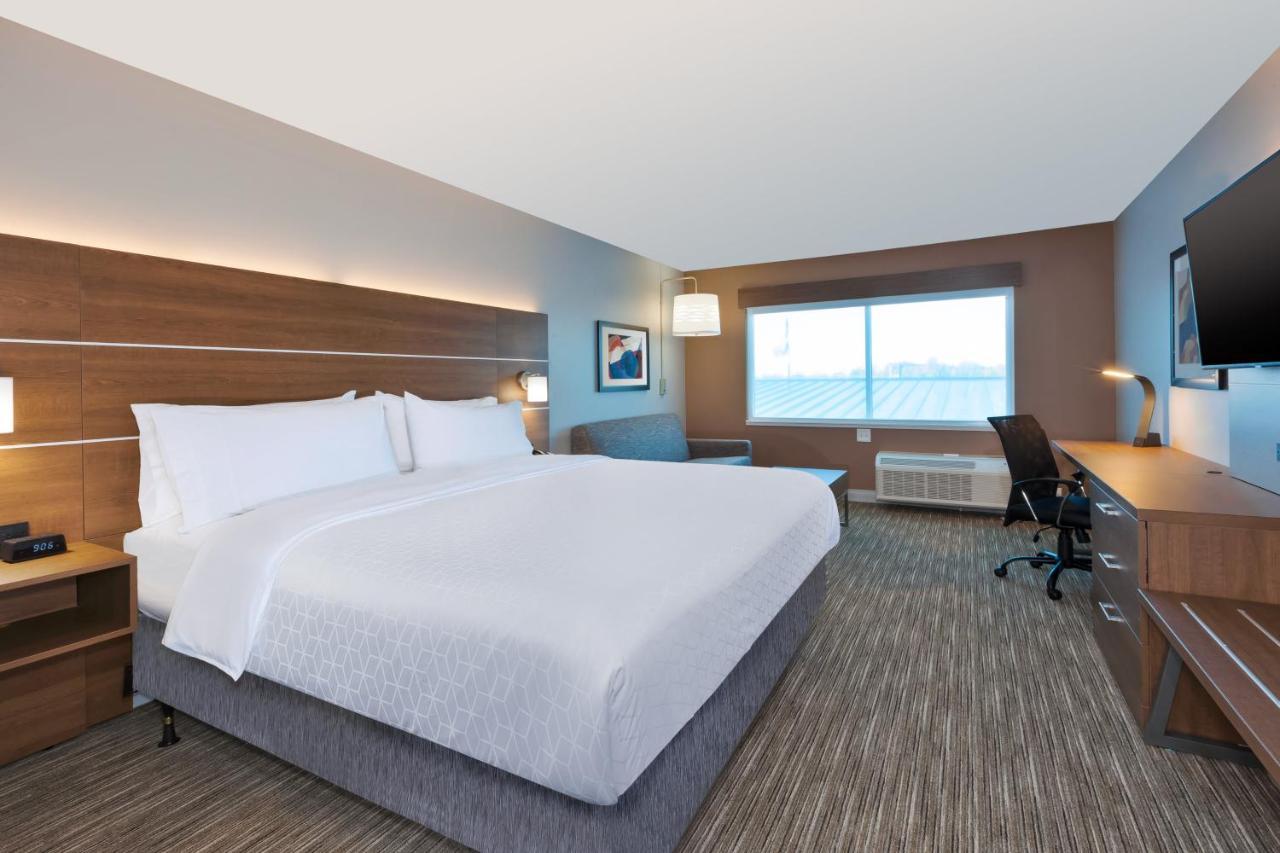 Holiday Inn Express & Suites - Cedar Springs - Grand Rapids N By Ihg Ngoại thất bức ảnh