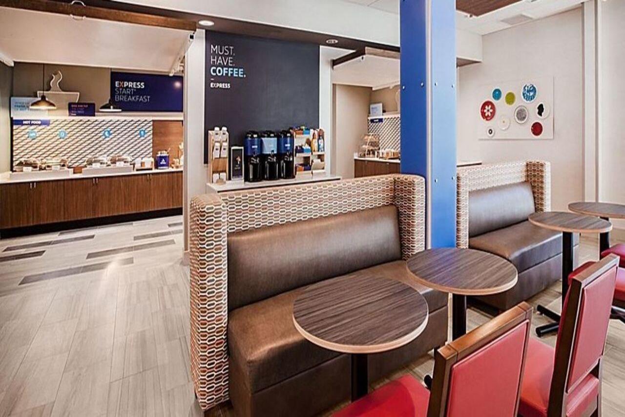 Holiday Inn Express & Suites - Cedar Springs - Grand Rapids N By Ihg Ngoại thất bức ảnh